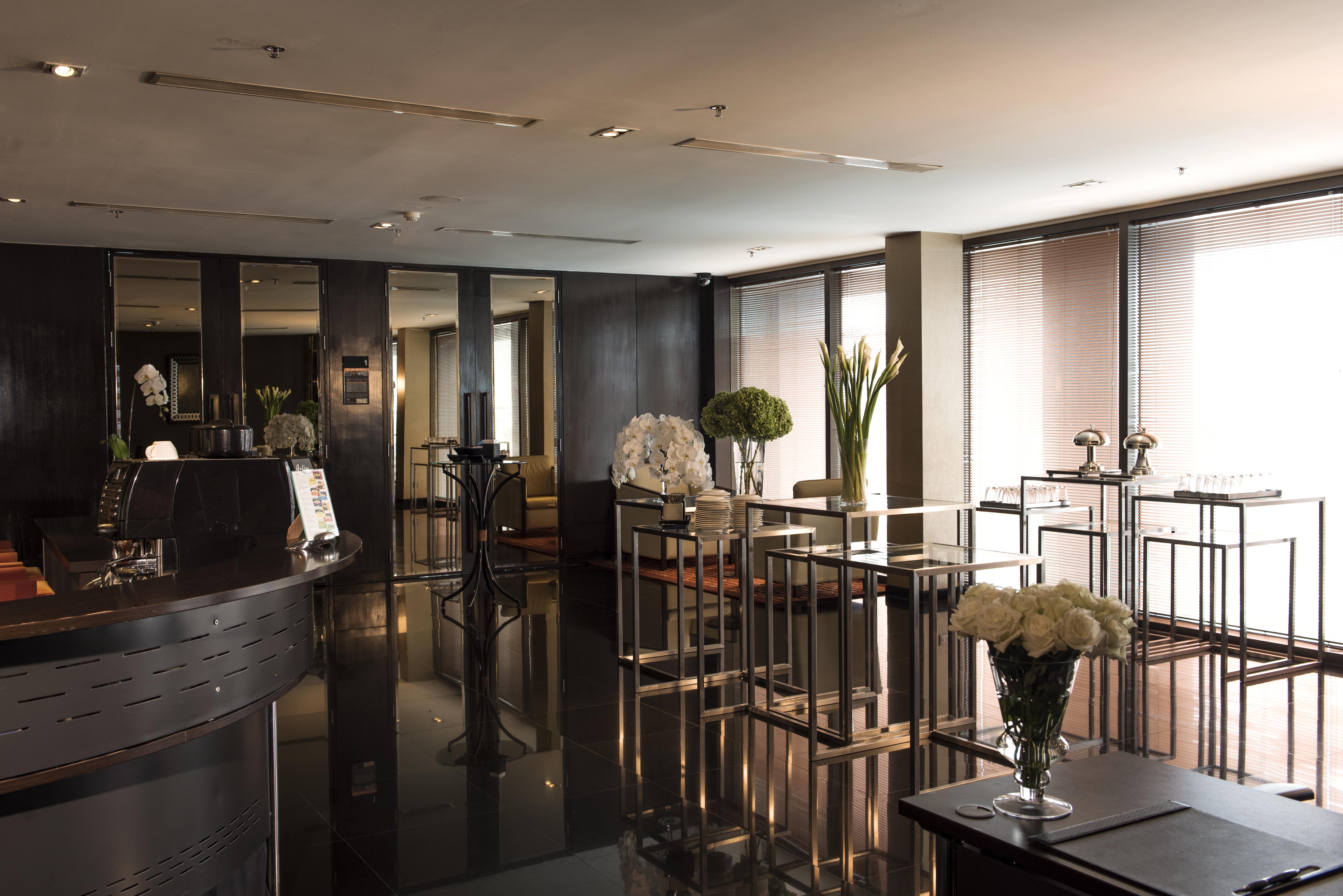 Vie Hotel Bangkok - Mgallery Collection Exterior photo The bar at the 100 Queen's Gate